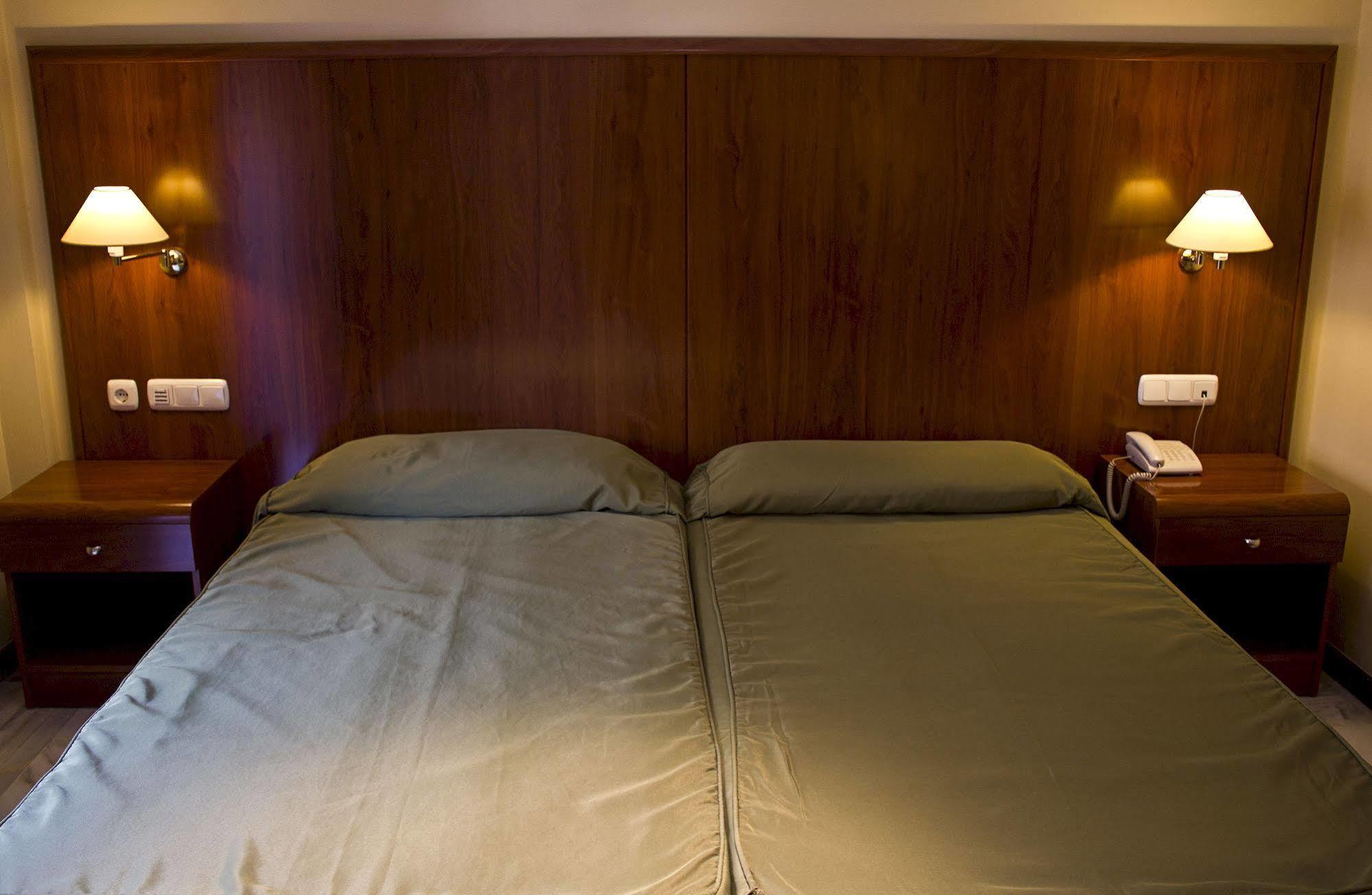Hotel La Fonda De Don Gonzalo Cenes De La Vega Exteriör bild